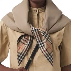 NEW! Burberry reversible triangle bandanna scarf